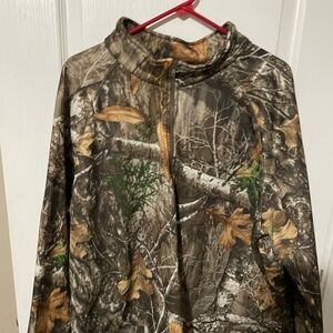 RealTree Men’s Camo pull over with 1/4 zipper. 2XL, Excellent Used Condition